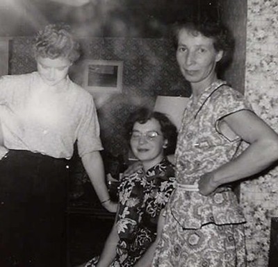 Phyllis, Madelon + Rayetta -1954 Phyllis, Madelon + Rayetta -1954